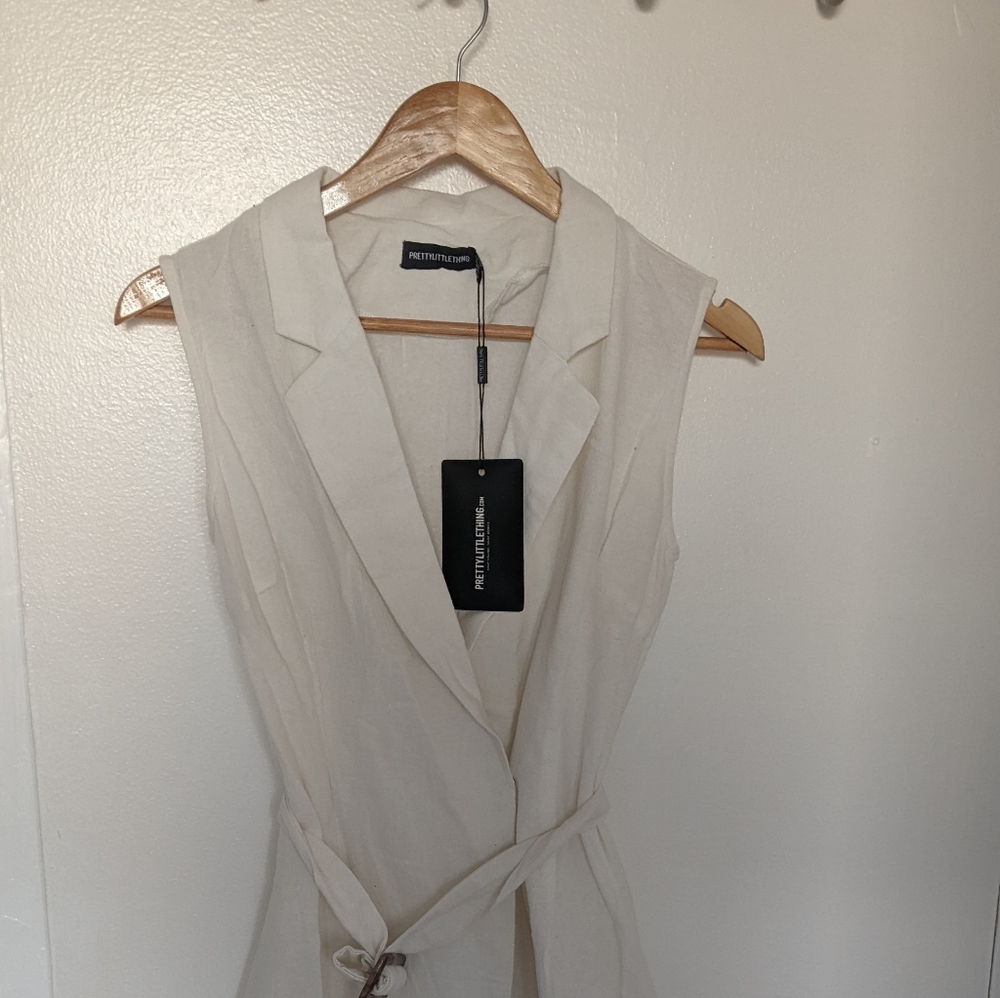 PLT White sleeveless tortoise shell belt detail Blazer dress